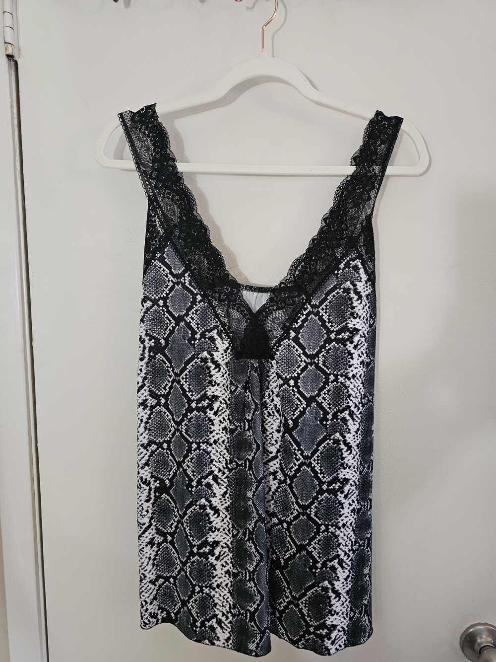 Lace-Trim Snake Print Chemise in Black & White - Picture 2 of 4